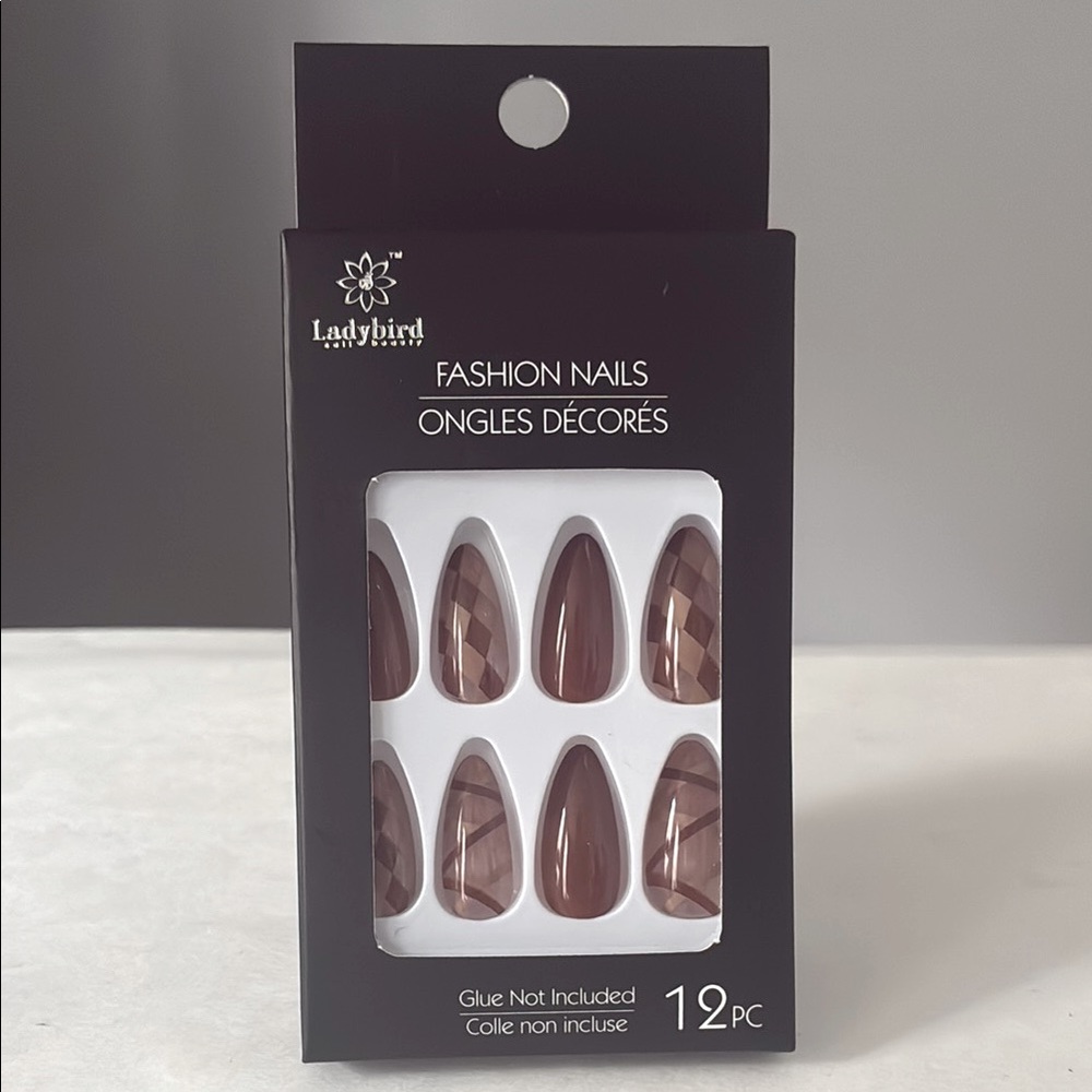 4/$20 🌿Lady Bird Fashion Nails 12-Piece Press-On Nail Set